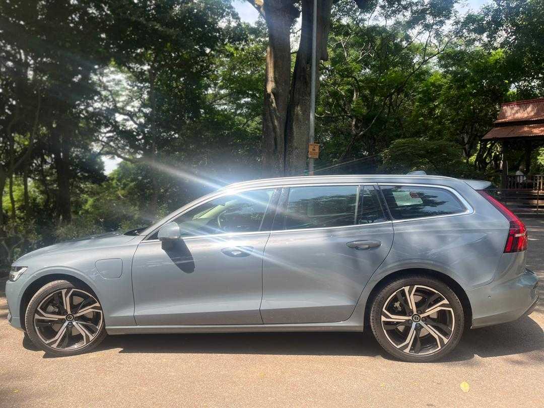 Volvo  V60 Recharge Ultimate, T8 , Electric/Petrol, Bright