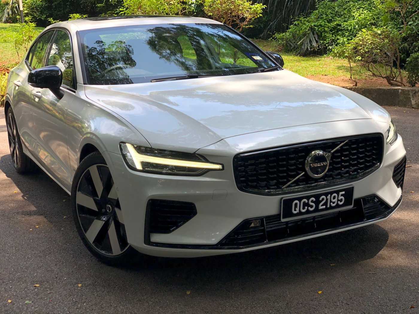 Volvo  S60 Recharge Plus, T8 AWD Plug-in hybrid, Electric/Petrol, Dark