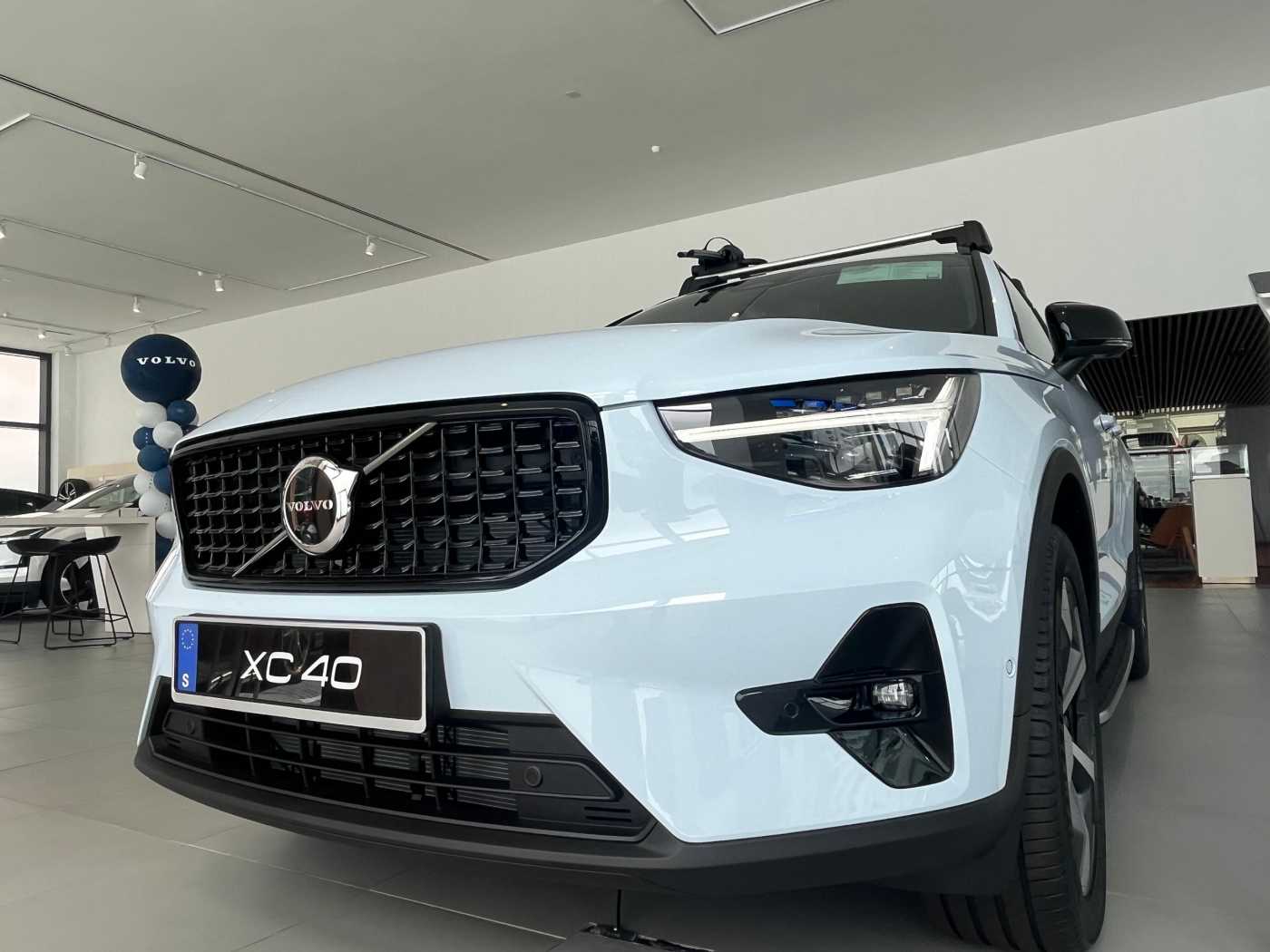 Volvo  XC40 Plus, B5 AWD Mild hybrid, Petrol, Dark
