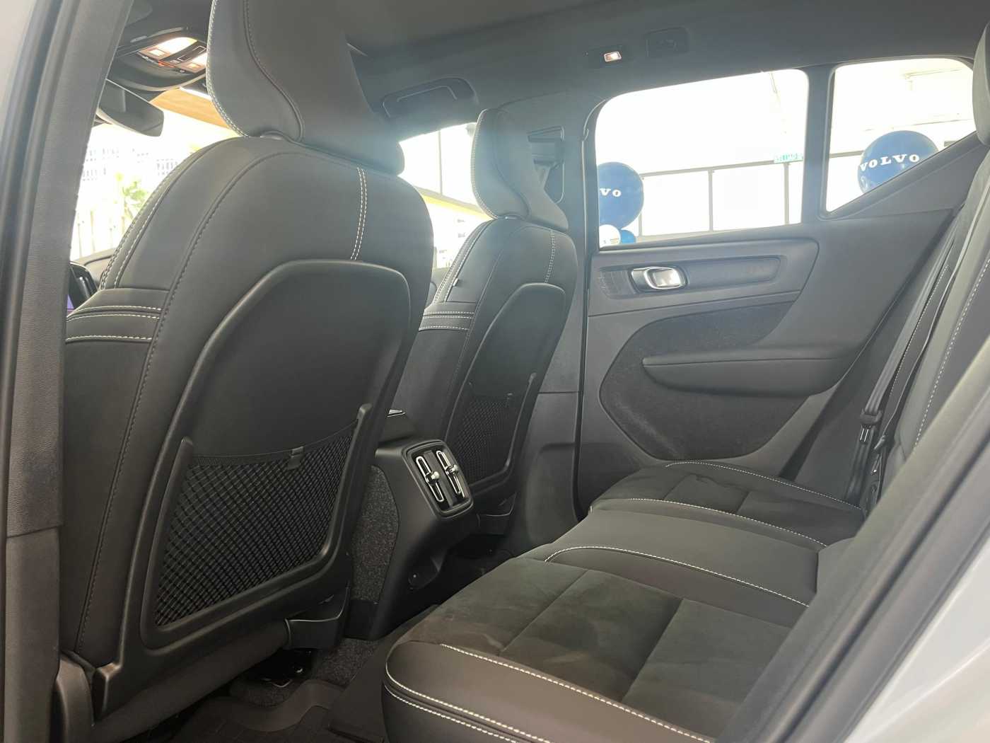 Volvo  XC40 Plus, B5 AWD Mild hybrid, Petrol, Dark