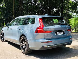 Volvo  V60 Recharge Ultimate, T8 , Electric/Petrol, Bright