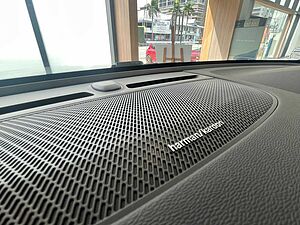 Volvo  XC40 Plus, B5 AWD Mild hybrid, Petrol, Dark